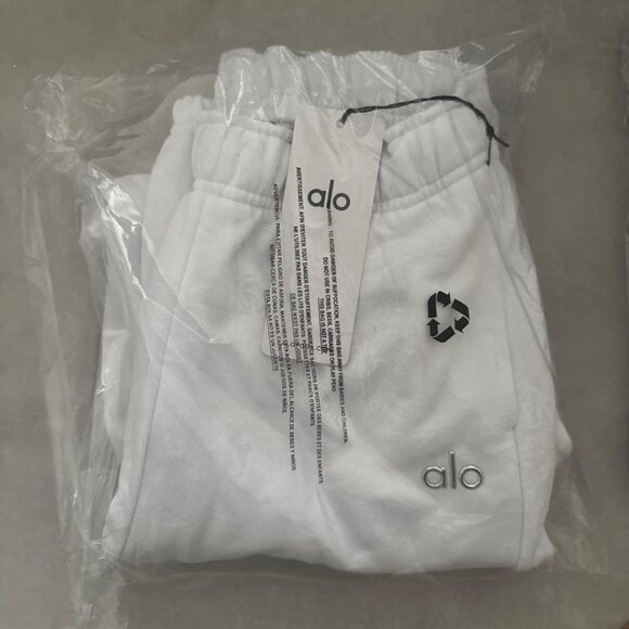 Alo Yoga Accolade Crew Neck Pullover And Sweatpant Set - Picture 4 of 4